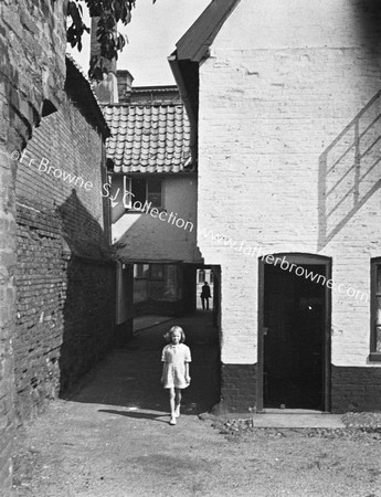 GIRL & SHADOWS, OLD STREET